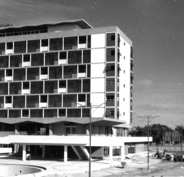 Clásicos de Arquitectura: FAP Chiclayo / Adolfo Córdova & Carlos Williams