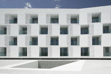 Gallery of 85 Sheltered Housing Units for Senior and Public Facilities  / GRND82  - 4
