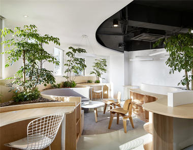 Gallery of A Hidden Garden Behind the Concrete Walls / Muxin Design  - 4
