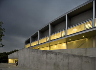 Gallery of Municipalidad de Utebo Sports Center / Basilio Tobías  - 1