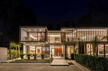 Gallery of Gallery House / DADA & Partners  - 13