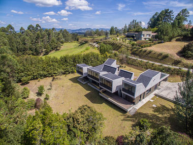 Casa en Llano Grande / Plan:b arquitectos