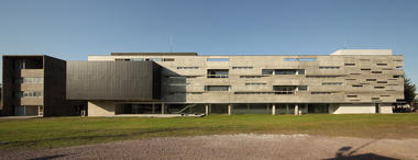Instituto de Investigaciones Biotecnológicas / De La Fuente + Luppi + Pieroni + Ugalde + Winter