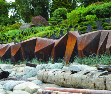 Paisaje y Arquitectura: Metamorphous, una escultura de acero cortén en medio del paisaje