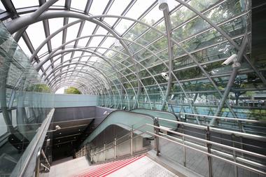 Estación de metro Dingpu / J.J. Pan & Partners 