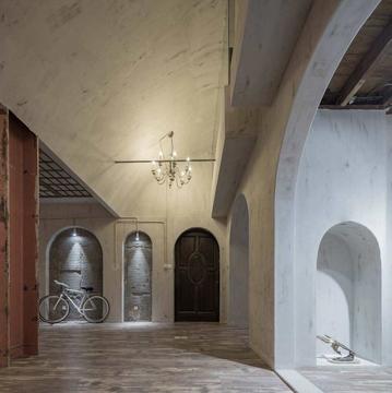 One Person Gallery / Wutopia Lab