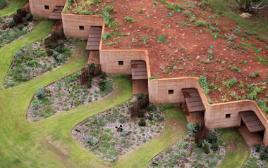 Material Focus: The Great Wall of WA by Luigi Rosselli 