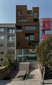 Edifício Comercial de Escritórios Saadat Abad / LP2