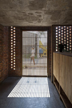 Gallery of Termitary House / Tropical Space  - 17