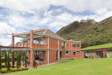 Casa Llano Grande / YEMAIL ARQUITECTURA 