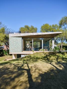 Galería de Casa en el Bosque / GRUPOURBAN Arq.  - 1