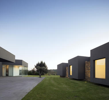 Gallery of Vigário House / AND-RÉ  - 24
