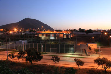 Sede Social Comunitaria / 3 Arquitectos