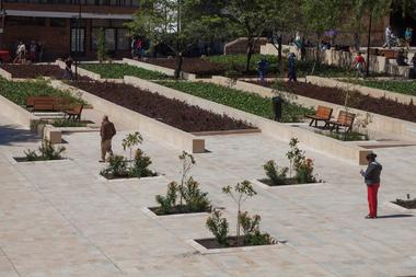 Recuperación del Parque Principal Águeda Gallardo / Arquitectura y Espacio Urbano