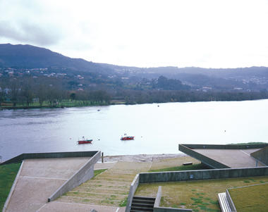 Galería de Proyecto de Recuperación Ambiental y Puesta en Valor del Entorno de la Fortaleza y Playa Fluvial de Goián / Pablo Gallego Picard  - 1