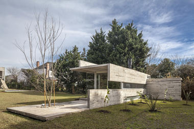 Pabellon Casa Torcuato  / Besonias Almeida Arquitectos
