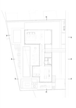 Gallery of J House / Pitsou Kedem Architects  - 39