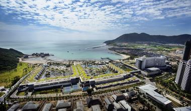 Gallery of Intercontinental Sanya Resort / WOHA  - 13