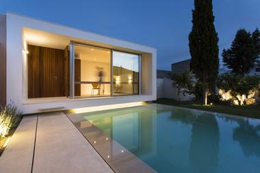 Piscina y Estudio SM / Joan Miquel Segui  + Tono Vila
