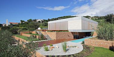 Gallery of Olive House / LOG-URBIS  - 16