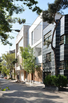 Bozorgmehr House / EOT Design Studio