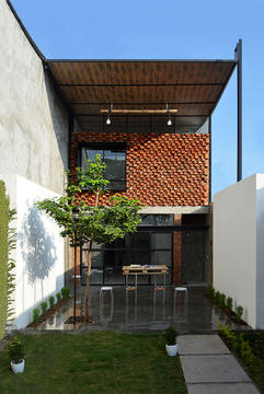The Little Atelier / Natura Futura Arquitectura