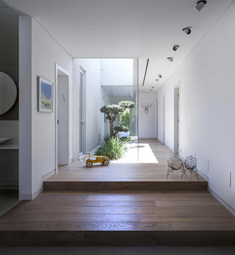 Family as a Community / Jacobs-Yaniv Architects