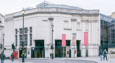 Gallery of AD Classics: Sainsbury Wing, National Gallery London / Venturi Scott Brown  - 1