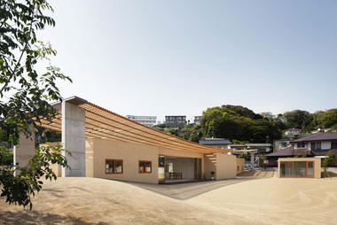 Double Roof House / SUEP