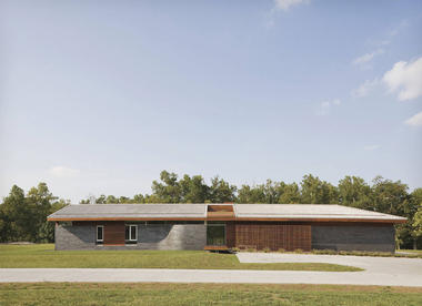 Gallery of Curved House / Hufft Projects  - 1