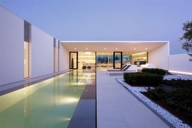 Jesolo Lido Pool Villa / JM Architecture