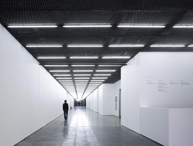 Bermondsey白色立方 / Casper Mueller Kneer Architects