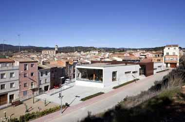 Centro de día y Hogar de Ancianos en Blancafort  / Guillem Carrera 