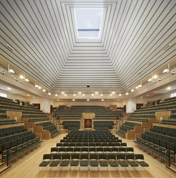 宗教教友会中心 / John McAslan + Partners
