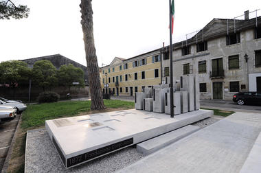 罗萨诺威尼托省Alpini纪念碑 / Paolo Didonè Devvy Comacchio