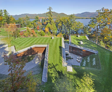Lakeside Retreat / GLUCK+