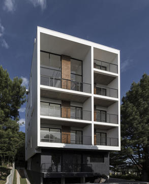 Quattro / Luciano Lerner Basso