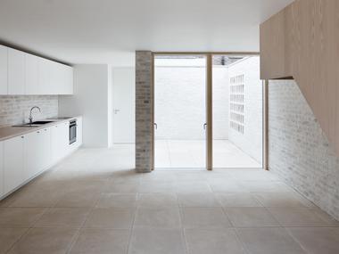 Gallery of Mews House / Russell Jones  - 23