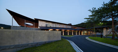 Seowon Golf Club House / ITM Yooehwa Architects + Itami Jun Architects 