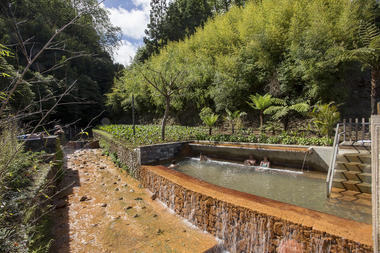 Galería de Piscinas de Aguas Termales 