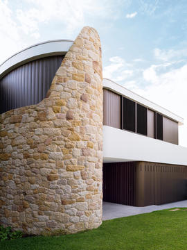 圆形碉堡别墅 / Luigi Rosselli Architects