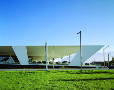 Gallery of Pappas Headquarters - Mercedes Salzburg / Kadawittfeldarchitektur  - 9