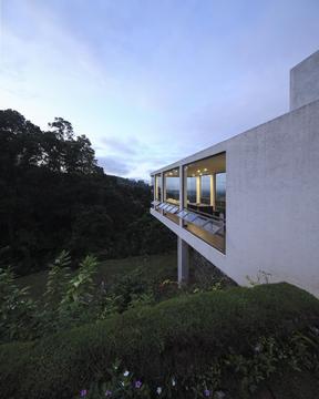 Floated House / KWA Architects