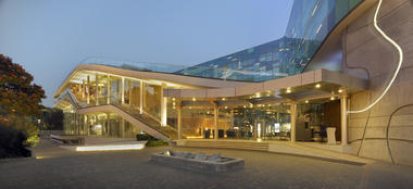 Gallery of Vivanta Hotel / WOW Architects | Warner Wong Design  - 3