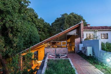 Las Mercedes House-Workshop / Lukas Fúster