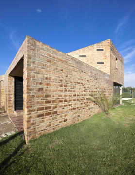 Gallery of 16 Details of Impressive Brickwork  - 33
