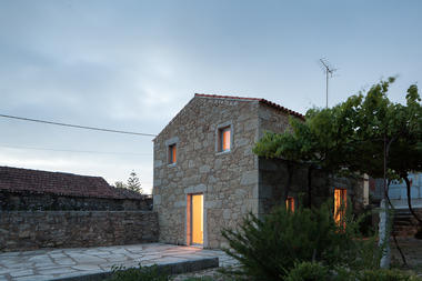 Nogueiras House / Sofia Parente + André Delgado