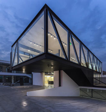  Rey Vitacura  / CARREÑO SARTORI arquitectos