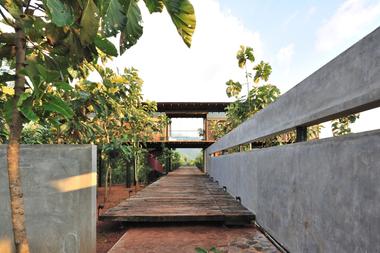 Gallery of Matale Holiday Retreat / Thisara Thanapathy Associates  - 17