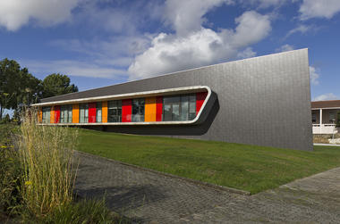 Escuela De Danza En Oleiros / NAOS Arquitectura